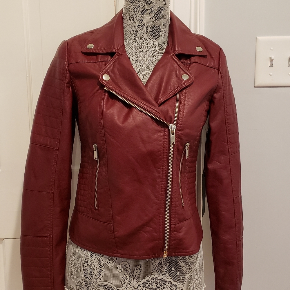 Red jacket - Picture 2 of 3